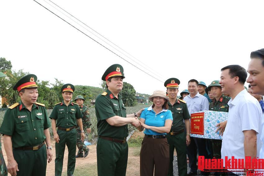 Lữ đoàn Pháo binh 16 thực hiện hiệu quả công tác dân vận tại xã Quỳnh Thắng