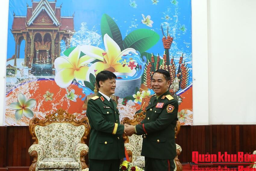 Quân khu 4 chúc Tết Bunpimay tại tỉnh Bô Ly Khăm Xay, Lào