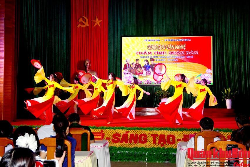 Lữ đoàn Thông tin 80 giao lưu văn nghệ "Thắm tình quân dân"