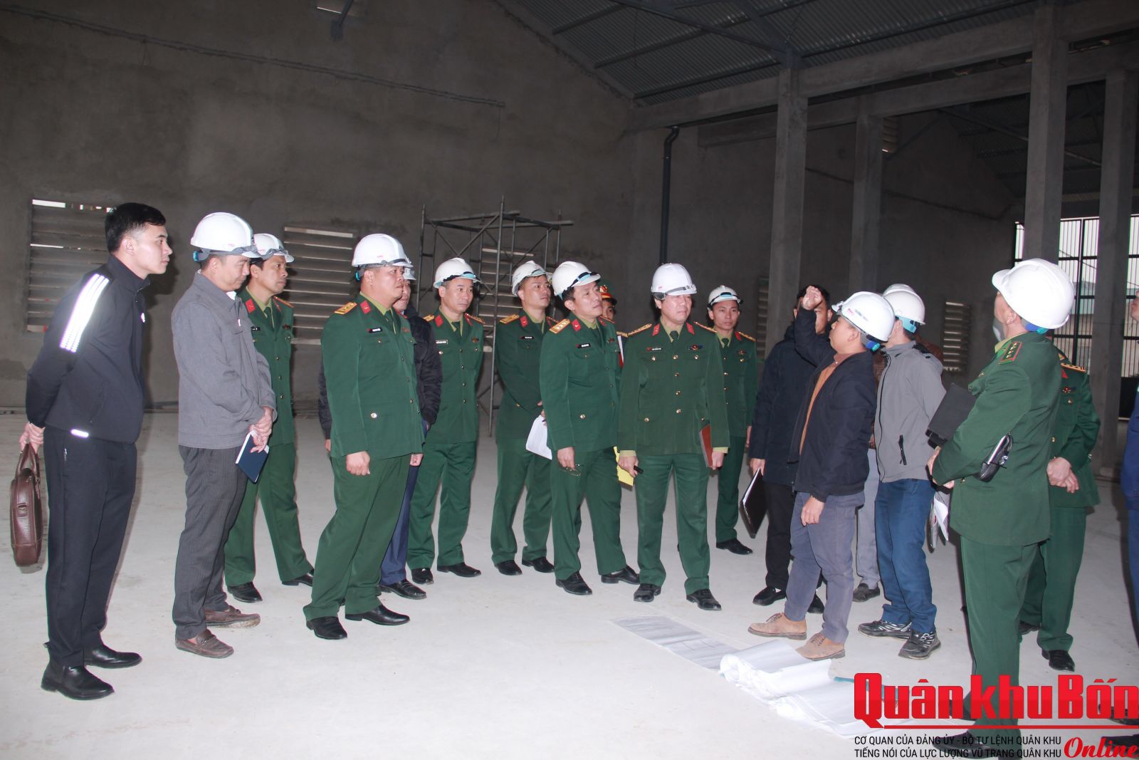 Cục Doanh trại kiểm tra công tác nghiệm thu tại Lữ đoàn 654