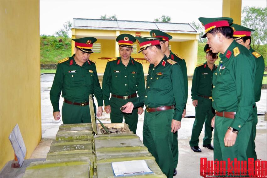 Thiếu tướng Hoàng Duy Chiến kiểm tra kết quả thực hiện nhiệm vụ tại Kho Kỹ thuật K2