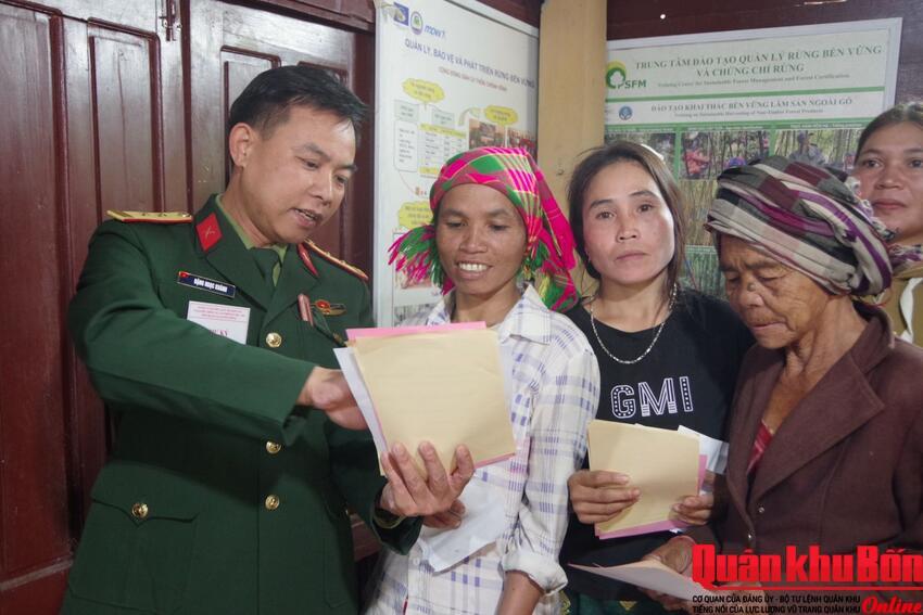 Rộn ràng ngày hội bầu cử nơi miền Tây Quảng Trị