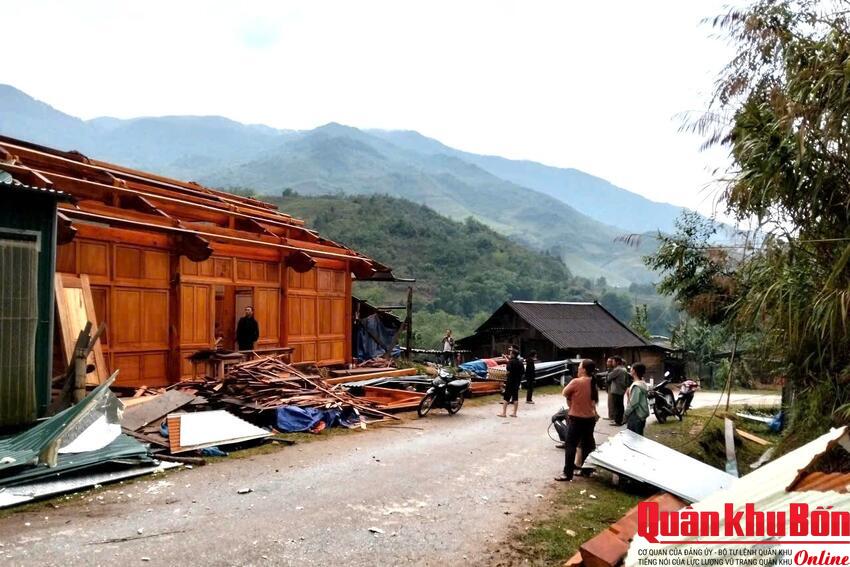 Bộ đội Biên phòng Nghệ An hỗ trợ địa phương khắc phục hậu quả giông lốc