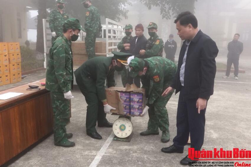 Bộ đội Biên phòng: Bắt giữ đối tượng người Lào vận chuyển hơn 1 tấn pháo hoa nổ