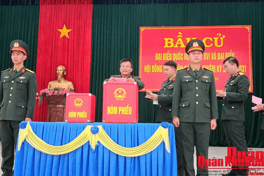 Cán bộ, chiến sĩ Trung đoàn 842 và Trung đoàn 996 tham gia bầu cử với tinh thần trách nhiệm cao