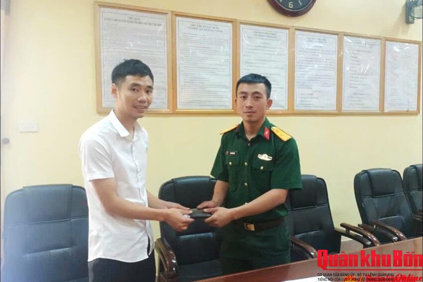 Trung úy QNCN Phan Văn Hòa: Nhặt được của rơi trả người mất