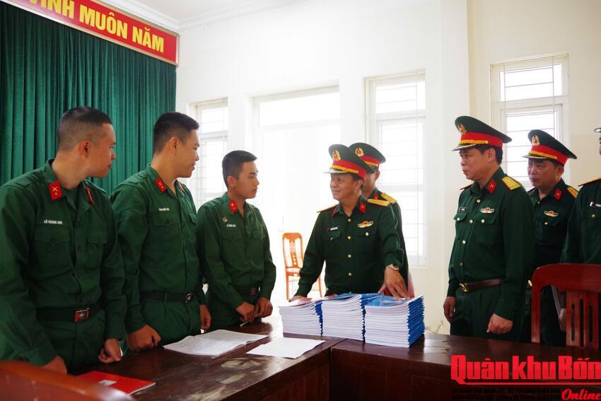 Quân khu 4 kiểm tra huấn luyện tại Sư đoàn 341