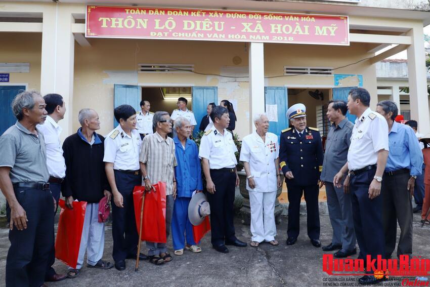 Tàu vào bãi ngang