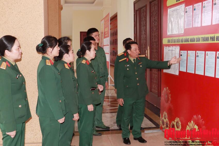 Lực lượng vũ trang thành phố Huế sẵn sàng cho ngày bầu cử