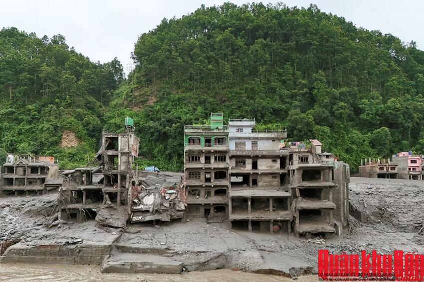 Hơn 1.300 người mất tích do lũ quét ở Nepal, Trung Quốc
