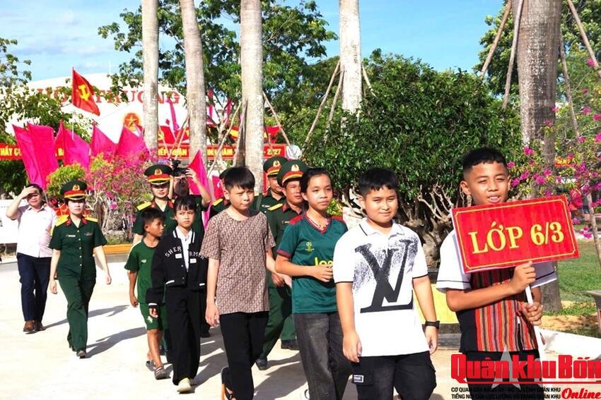 Trường Thiếu sinh quân miền Trung đón học sinh khóa đầu tiên