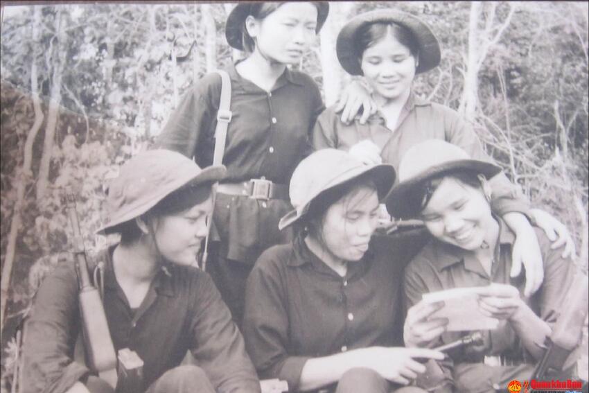 Những bông "hoa lửa" bên dòng Hương Giang