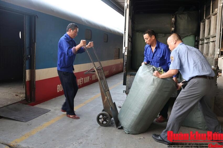 Vận chuyển miễn phí hàng cứu trợ bằng đường sắt