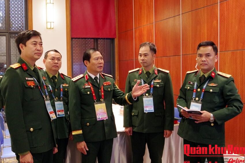 Đại tướng Nguyễn Tân Cương kiểm tra Sở chỉ huy bổ trợ của Bộ Quốc phòng tại Trung tâm Hội nghị Quốc gia