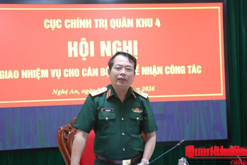 Cục Chính trị Quân khu 4 giao nhiệm vụ cho cán bộ về nhận công tác