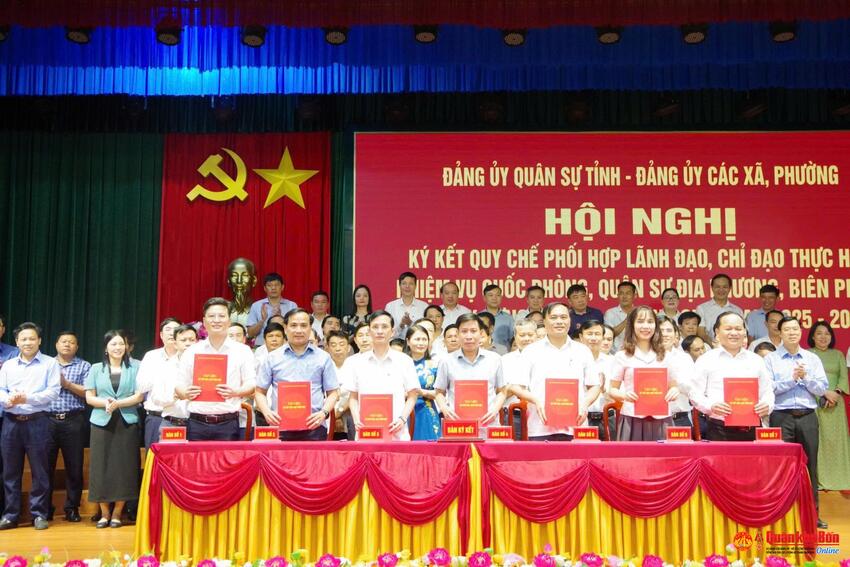 Đảng ủy Bộ Chỉ huy Quân sự tỉnh Hà Tĩnh ký kết Quy chế phối hợp với Đảng ủy các xã, phường.