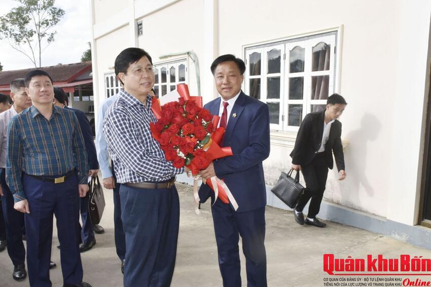 Ban Chỉ đạo 515 Quân khu 4 thăm, làm việc tại tỉnh Hủa Phăn (Lào)