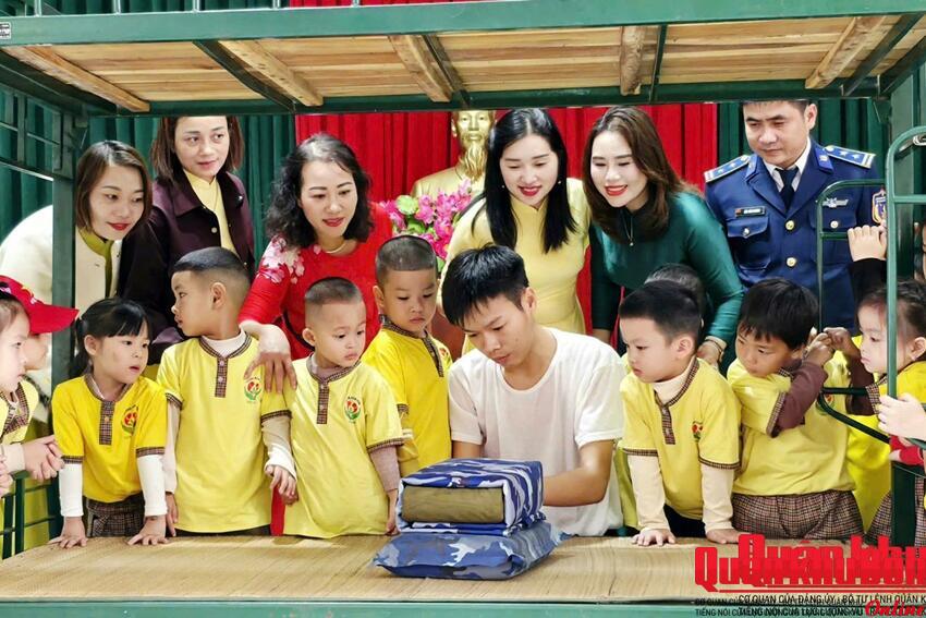 Hải đội 102 tổ chức hoạt động trải nghiệm, giáo dục truyền thống cho học sinh