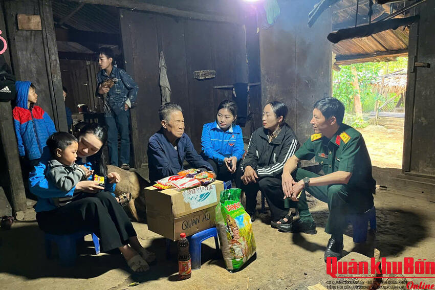 Trao yêu thương – Ấm lòng dân bản