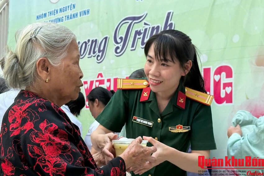 Bệnh viện Quân y 4 trao yêu thương gửi tới người bệnh