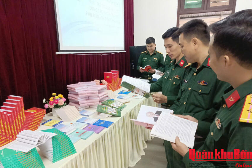 Lữ đoàn Thông tin 80 (Quân khu 4): Sôi nổi các hoạt động Ngày Pháp luật Việt Nam