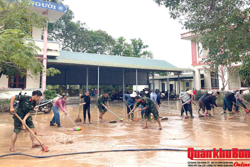 Bộ Chỉ huy Quân sự tỉnh Quảng Trị hỗ trợ khắc phục hậu quả mưa lũ