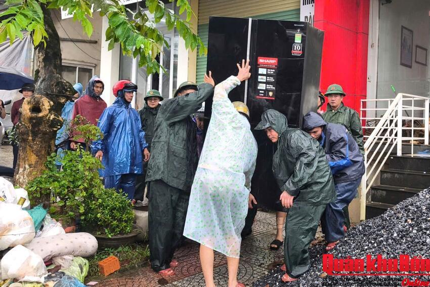 Bộ Chỉ huy Quân sự tỉnh Quảng Trị triển khai lực lượng ứng cứu dân trong mưa lũ