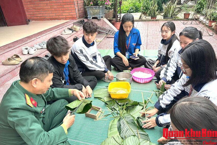Những “bông hồng thép” gieo mầm yêu thương
