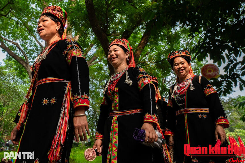 Về với Đất Tổ