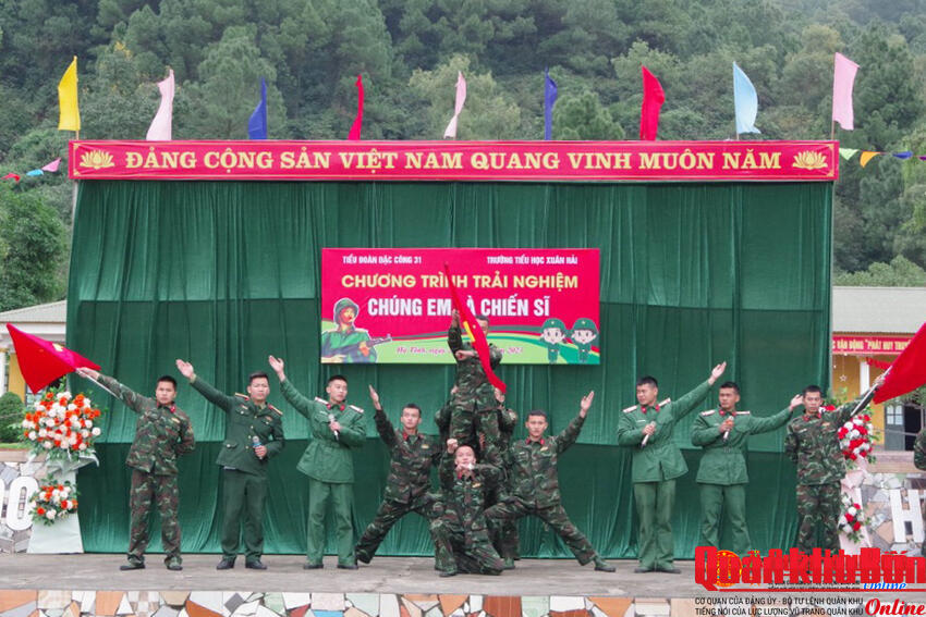 “Chúng em là chiến sĩ”