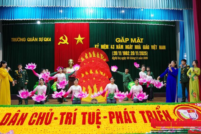 Trường Quân sự Quân khu 4 gặp mặt kỷ niệm 43 năm Ngày Nhà giáo Việt Nam