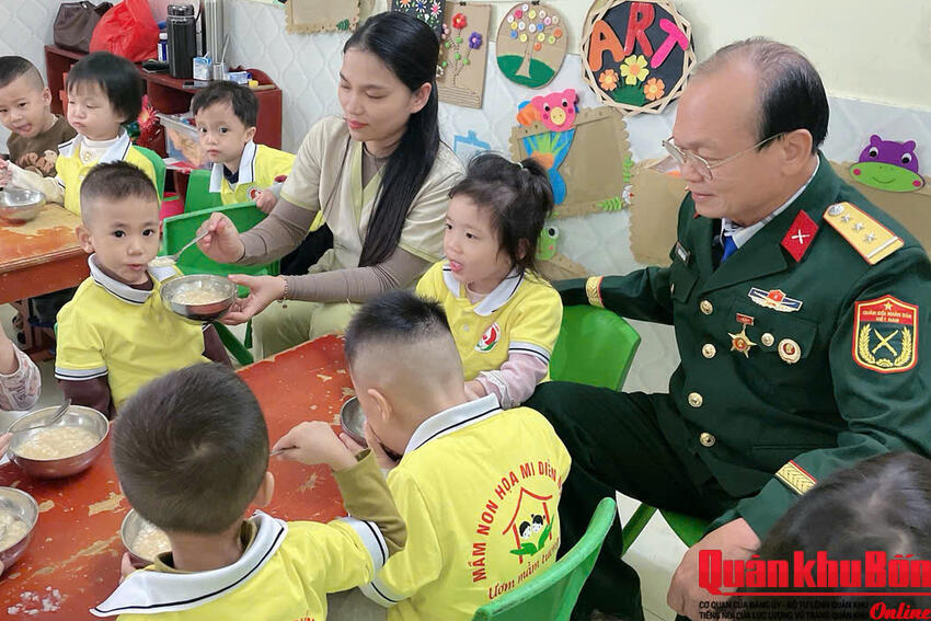 Mái trường “ươm” nghĩa tình người lính