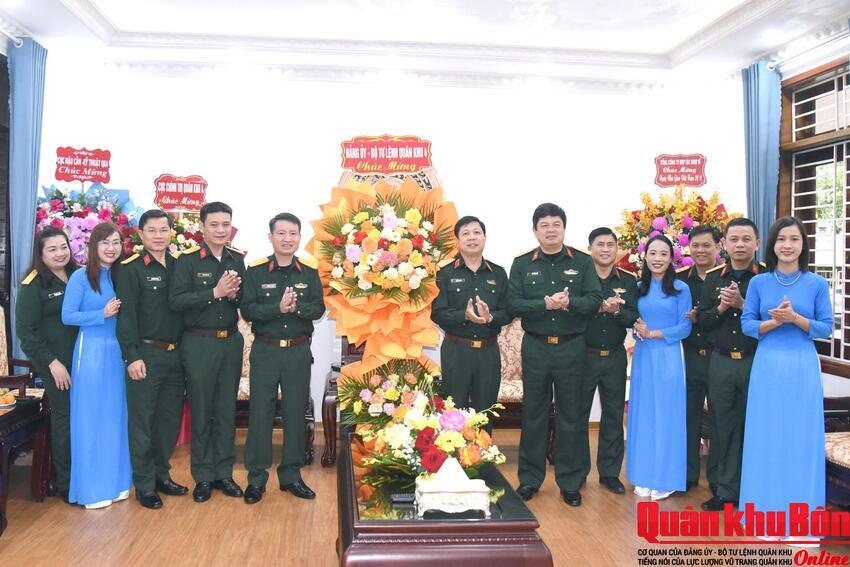 Bộ Tư lệnh Quân khu 4 chúc mừng Trường Cao đẳng Nghề số 4 nhân kỷ niệm 43 năm Ngày Nhà giáo Việt Nam