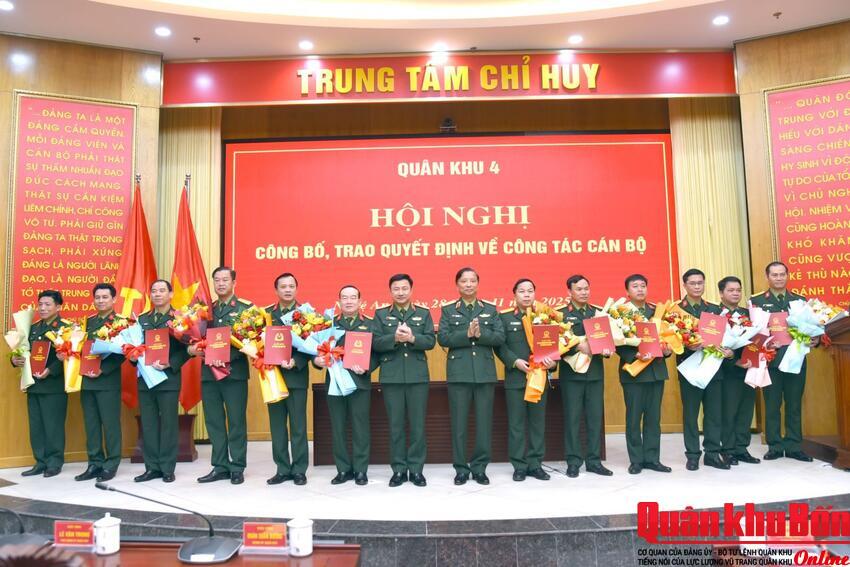 Quân khu 4: Công bố, trao Quyết định về công tác cán bộ