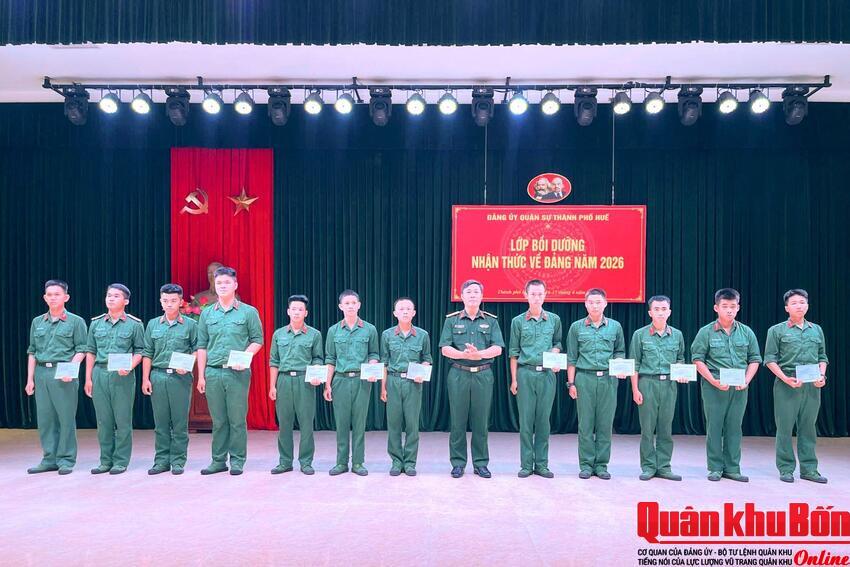 Đảng ủy Quân sự thành phố Huế bồi dưỡng nhận thức về Đảng