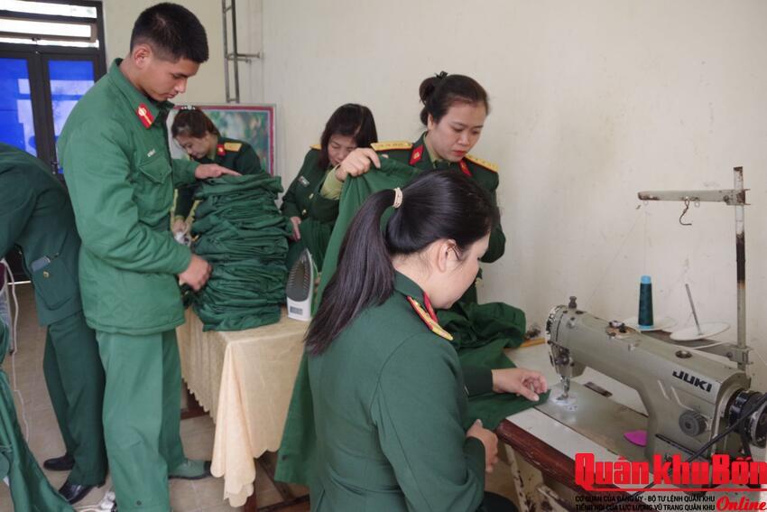 Hội Phụ nữ Lữ đoàn Thông tin 80 (Quân khu 4) tổ chức hoạt động “Khâu áo chiến sĩ”