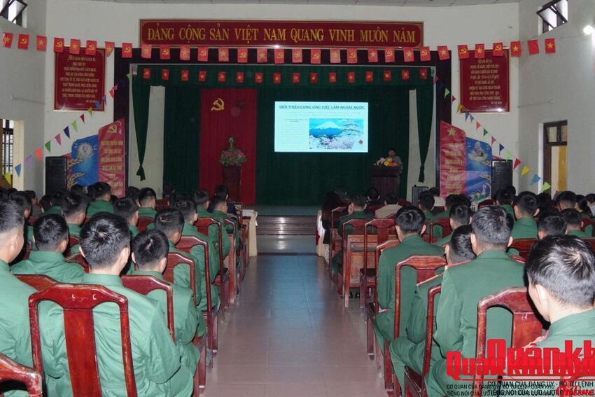 Bộ Chỉ huy Quân sự thành phố Huế phối hợp tư vấn hướng nghiệp cho bộ đội chuẩn bị xuất ngũ năm 2025