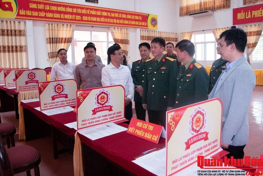 Cử tri Nghệ An nô nức đi bầu cử