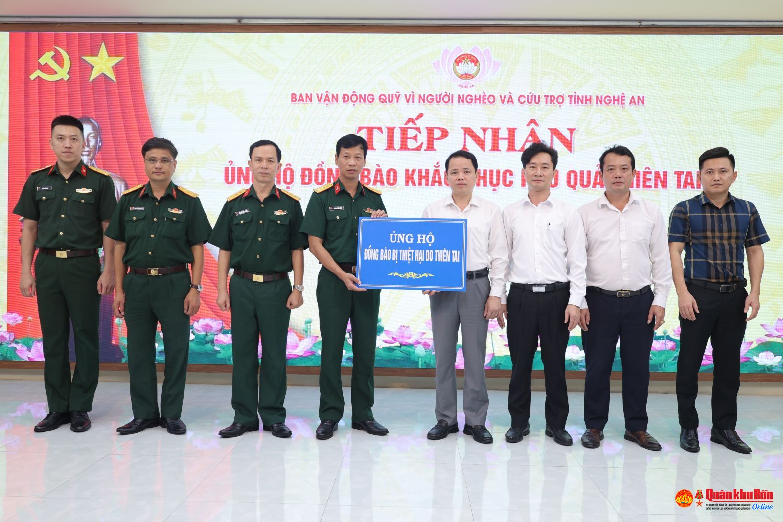 Cục Xăng dầu (Tổng cục Hậu cần - Kỹ thuật) hỗ trợ đồng bào thiệt hại do bão lũ