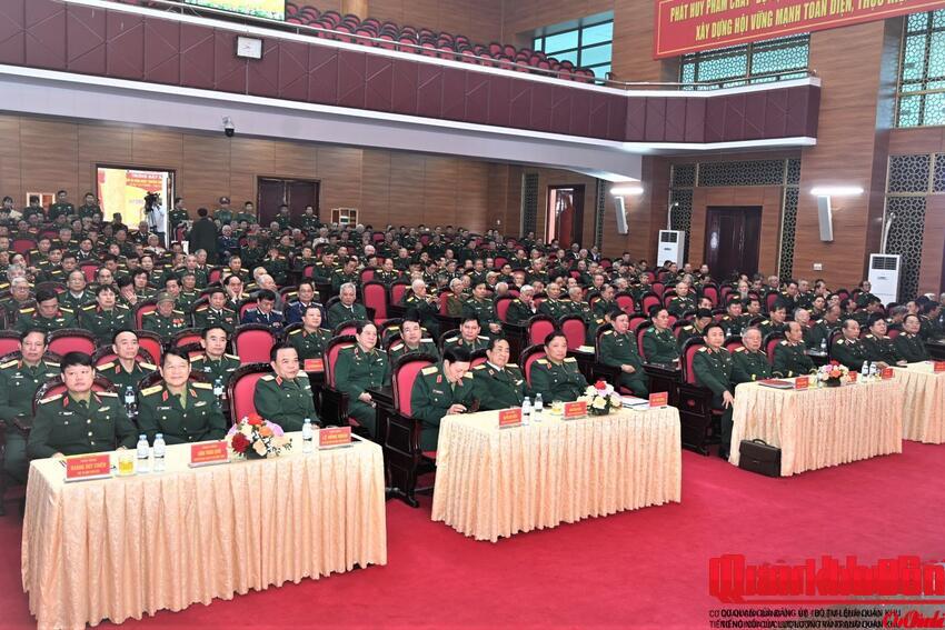 Gặp mặt cán bộ cao cấp Quân đội nghỉ hưu, nghỉ công tác trên địa bàn Quân khu 4