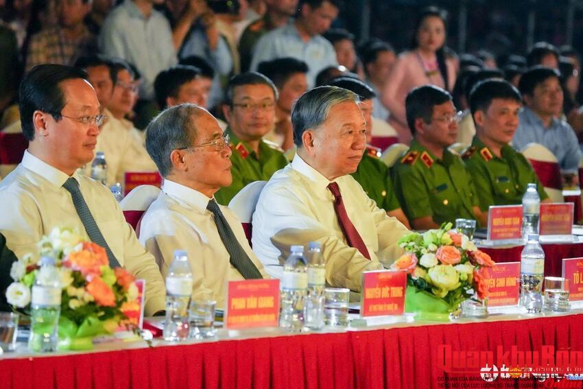Khai mạc Lễ hội Làng Sen 2025 với Chương trình nghệ thuật đặc sắc “Tượng đài trong muôn triệu trái tim”