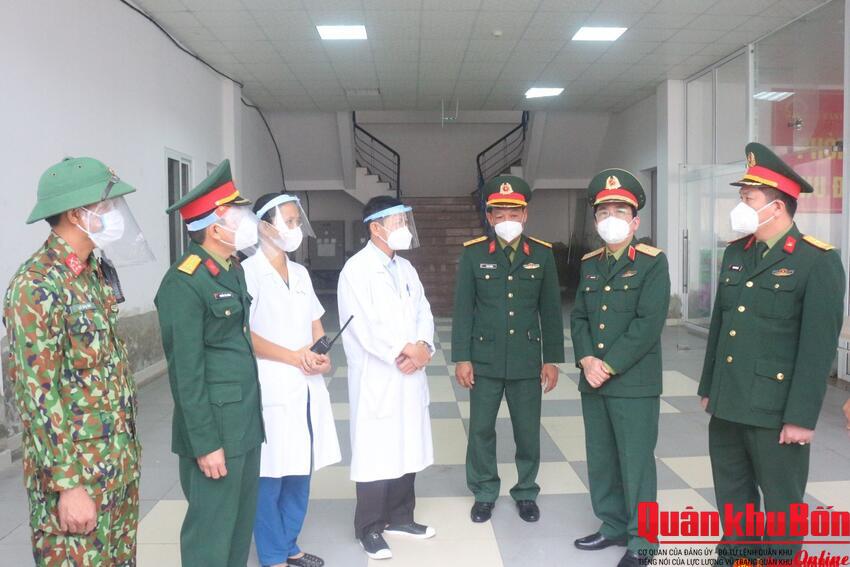 Quân khu 4 kiểm tra khu quản lý, tiếp nhận, điều trị người nhiễm SARS-CoV-2 không triệu chứng hoặc triệu chứng nhẹ tại Thừa Thiên Huế