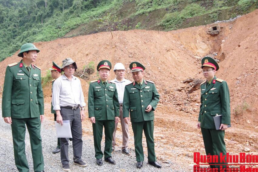 Quân khu 4: Kiểm tra thực địa tiến độ thi công tuyến đường tỉnh lộ 74 Nam Đông - A Lưới