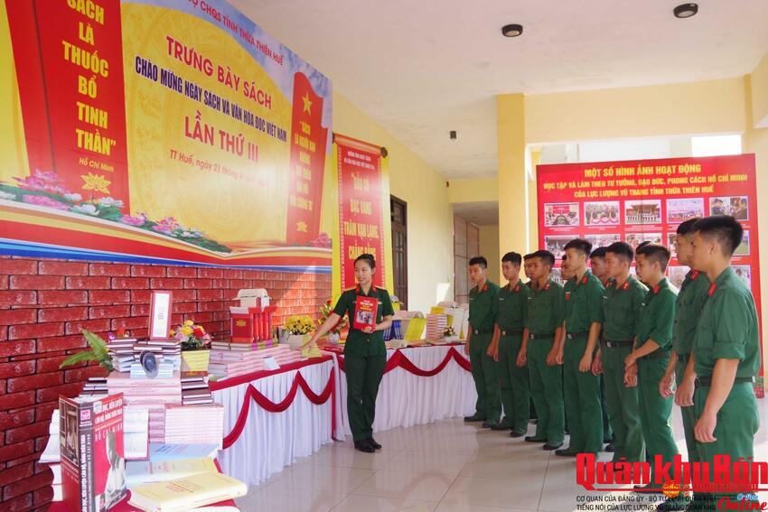 Bộ CHQS tỉnh Thừa Thiên Huế lan tỏa ngày sách và văn hóa đọc Việt Nam