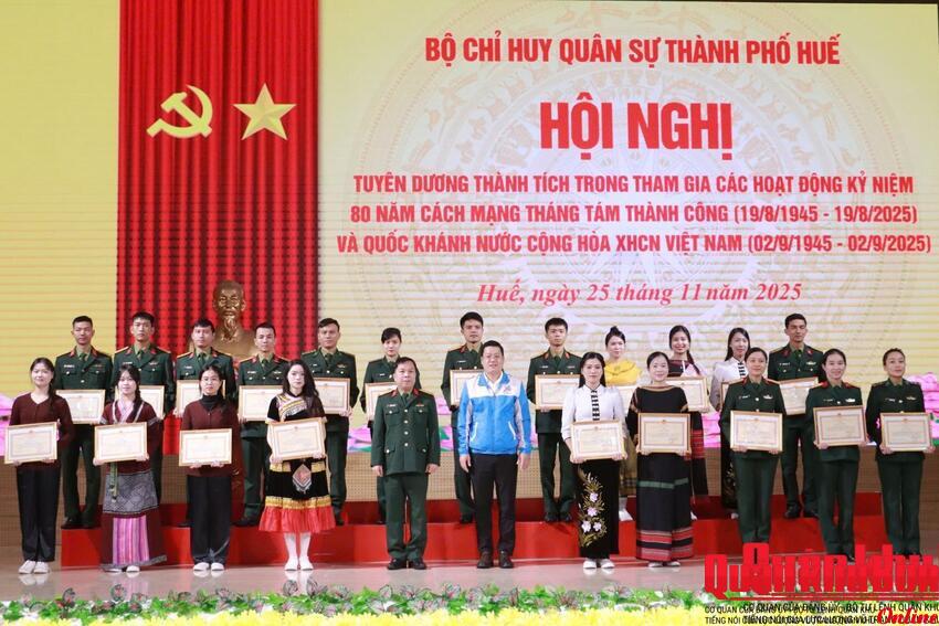 Bộ Chỉ huy Quân sự thành phố Huế: Tuyên dương thành tích các tập thể, cá nhân