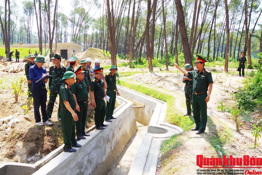 Quân khu 4 kiểm tra thi công thao trường huấn luyện, diễn tập