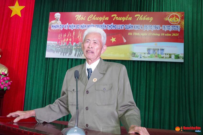 Trung đoàn 841 tổ chức nói chuyện, xem phim truyền thống