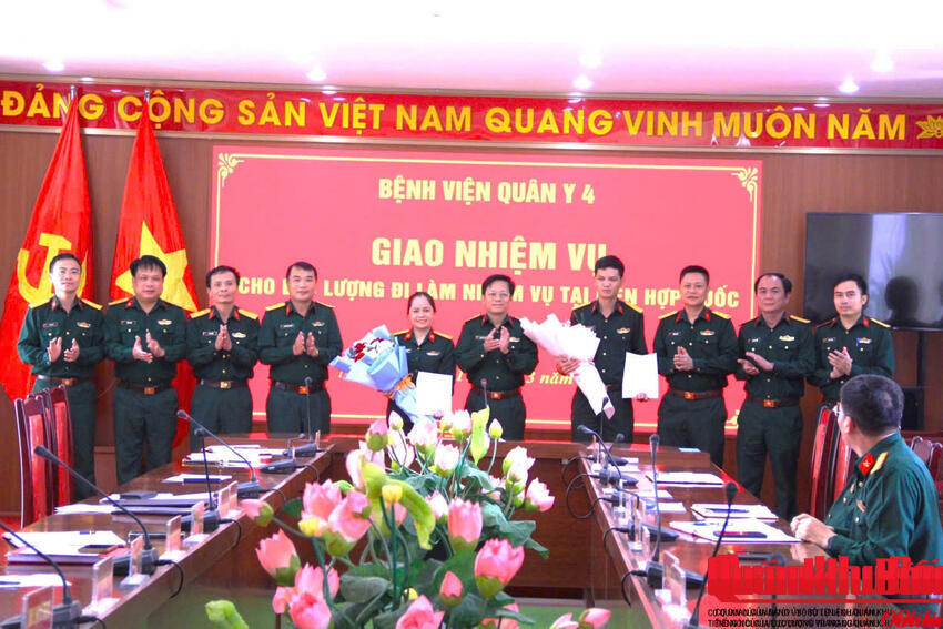 Bệnh viện Quân y 4 (Quân khu 4) giao nhiệm vụ cho lực lượng đi làm nhiệm vụ tại Liên hợp quốc