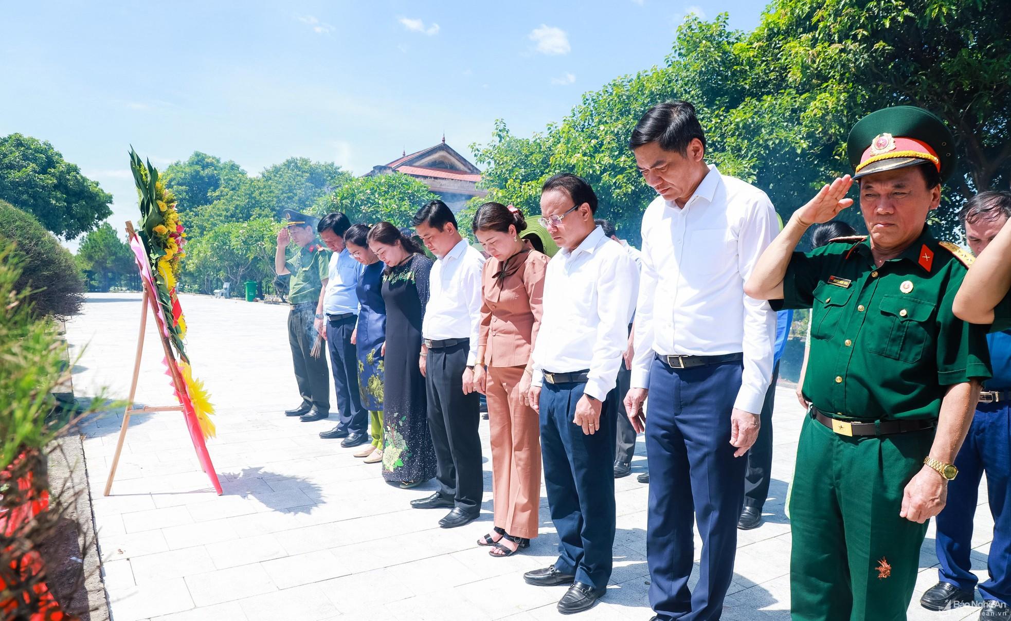 Lãnh đạo tỉnh Nghệ An tri ân các Anh hùng liệt sĩ tại Thành cổ Quảng Trị, sông Thạch Hãn, 'đất thép' Vĩnh Linh ảnh 17