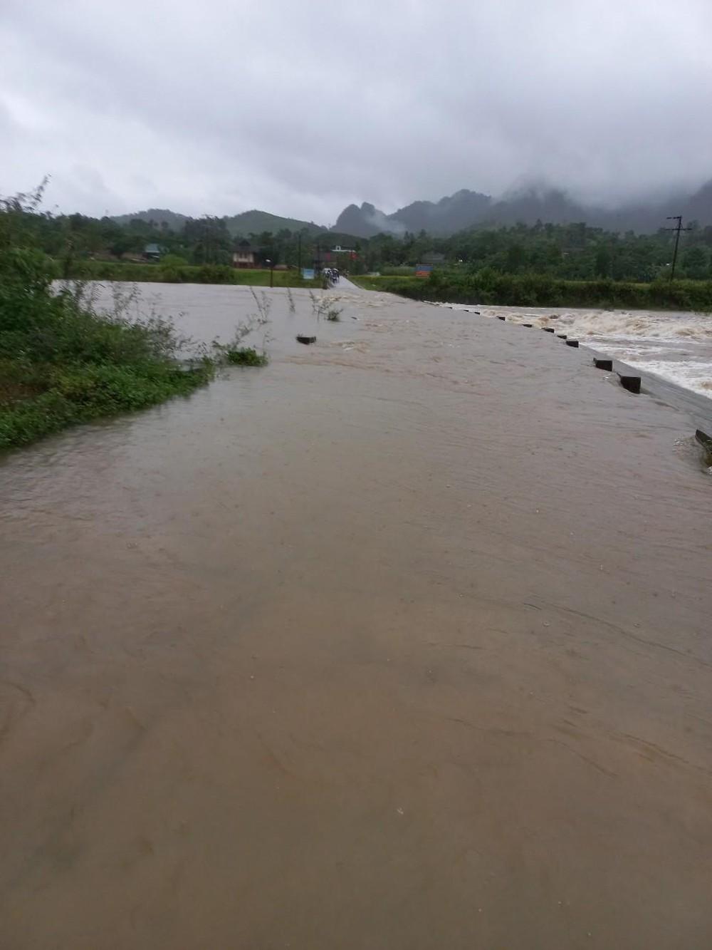Nghệ An: Nhiều địa phương bị chia cắt, Quỳ Hợp sơ tán dân vì mưa lũ ảnh 10